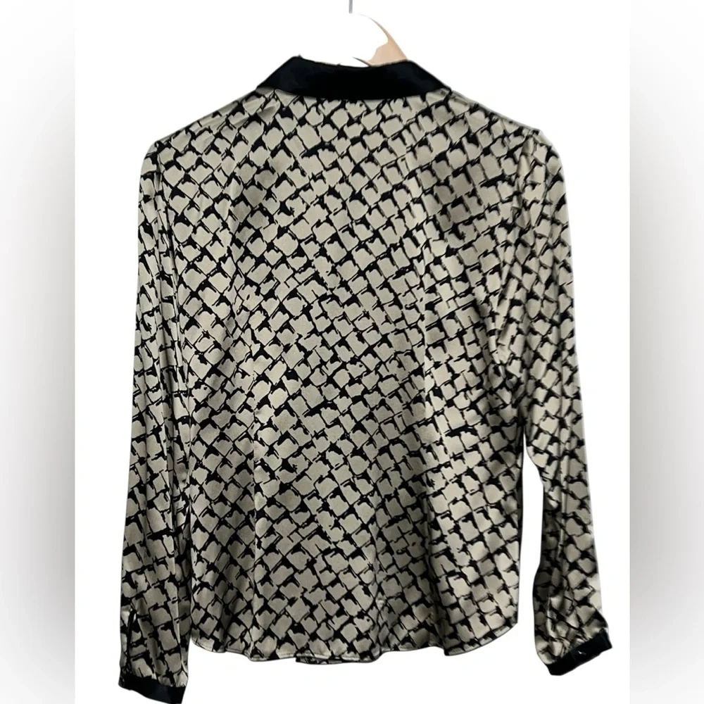 Lafayette 148 New York 100% Silk Blouse Women's Size 6 Petite - Picture 3 of 6